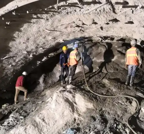 莱山隧道拱顶带模注浆料，微膨胀注浆料的特点及施工工艺